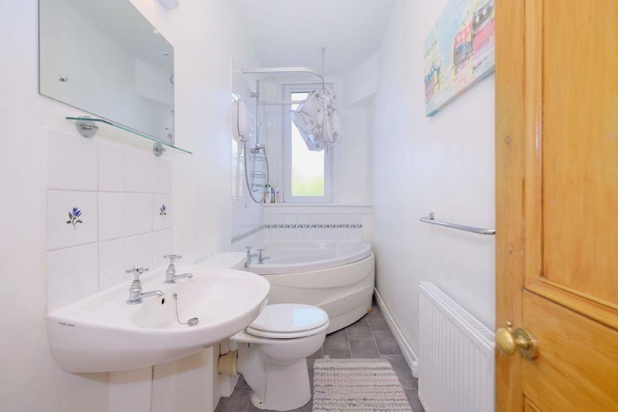 Property for Auction in Scotland - Attic Floor Right, 646 Holburn Street, Aberdeen, Aberdeenshire AB10 7JQ