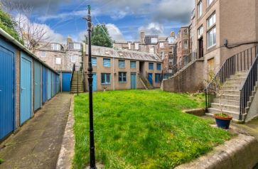 Property for Auction in Scotland - Flat E, 121 Rosemount Place, Aberdeen, Scotland AB25 2YH
