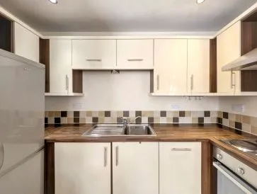 Property for Auction in Scotland - Flat 3, 39a Old London Road, 39a Old London Road, Kingston upon Thames, Surrey KT2 6ND