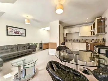 Property for Auction in Scotland - Flat 3, 39a Old London Road, 39a Old London Road, Kingston upon Thames, Surrey KT2 6ND