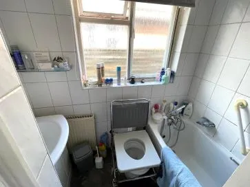 Property for Auction in Scotland - 11 Abensburg Road, Canvey Island, Essex SS8 8ER