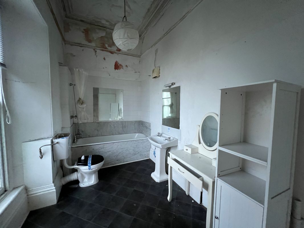 Penare Gardens, Penzance, Cornwall, TR18 2AR - Online Auctions