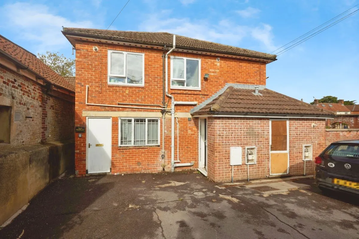 Warminster, Wiltshire, BA12 9BW - Online Auctions