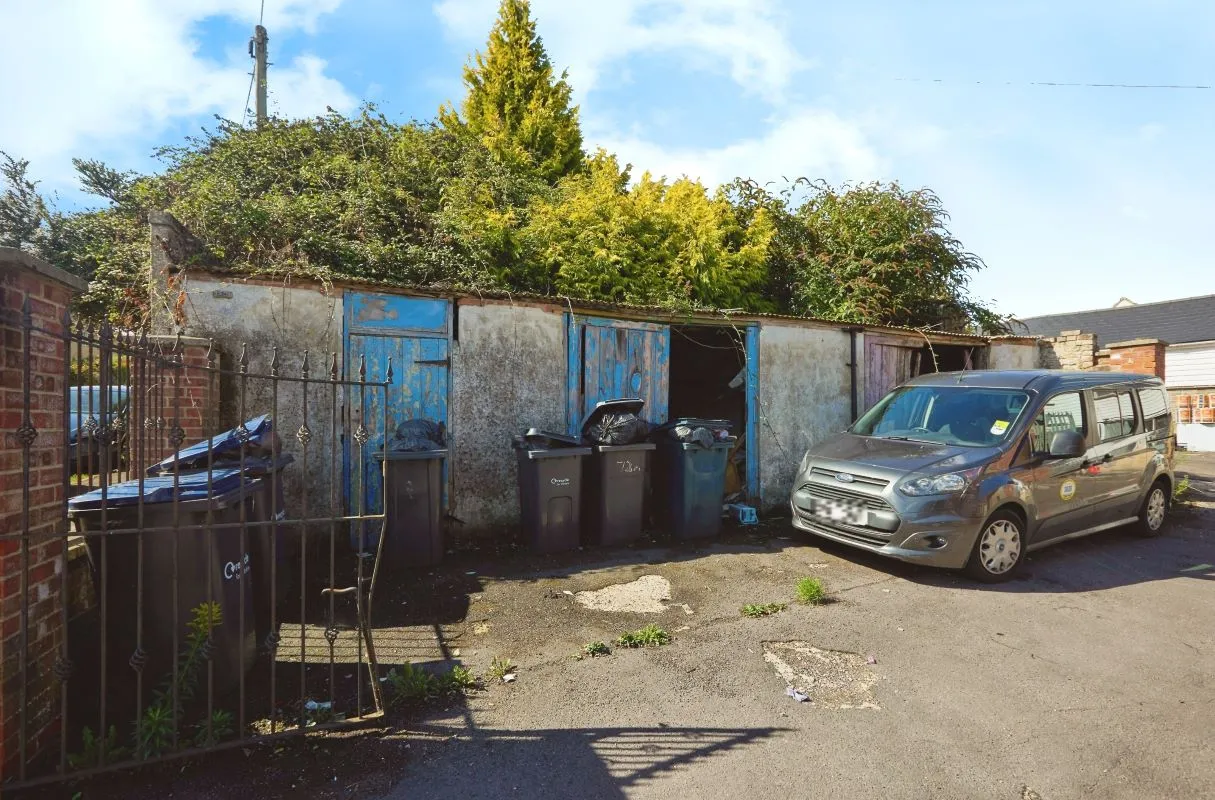 Warminster, Wiltshire, BA12 9BW - Online Auctions