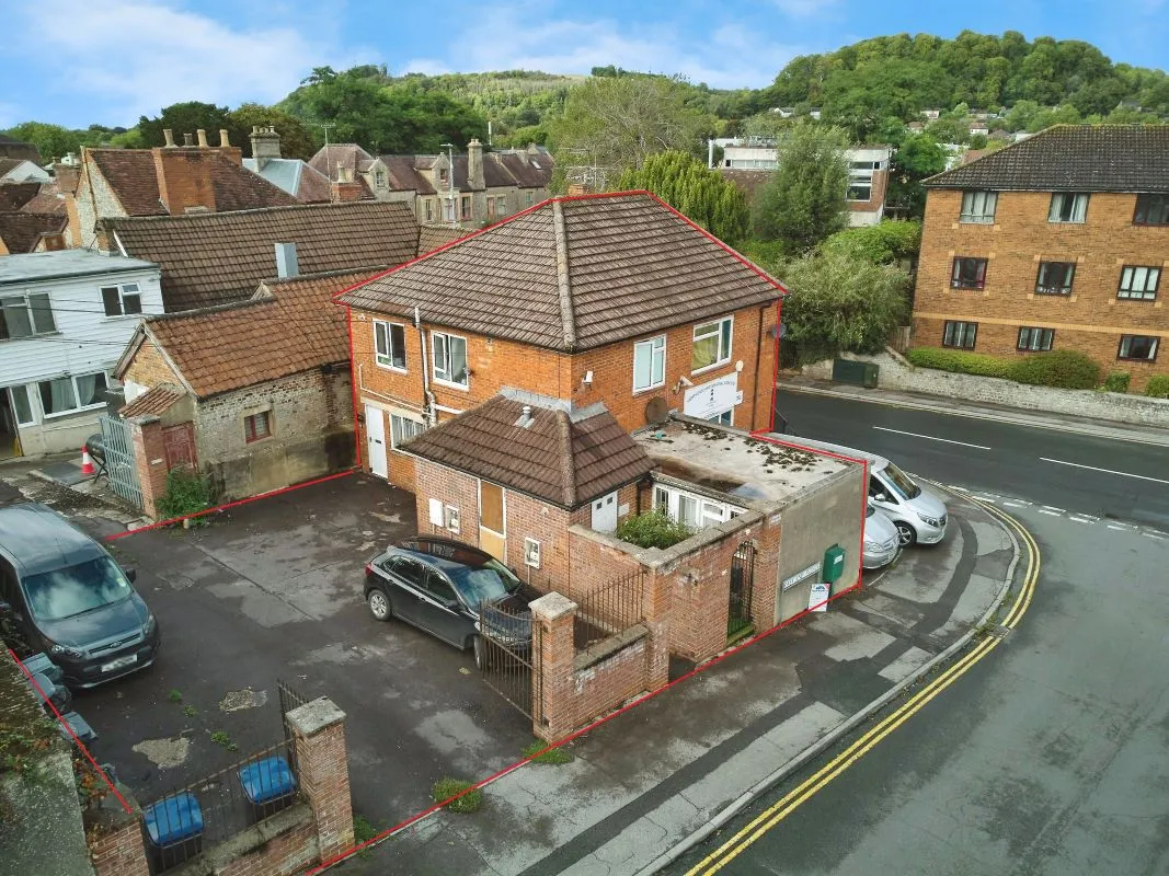 Warminster, Wiltshire, BA12 9BW - Online Auctions