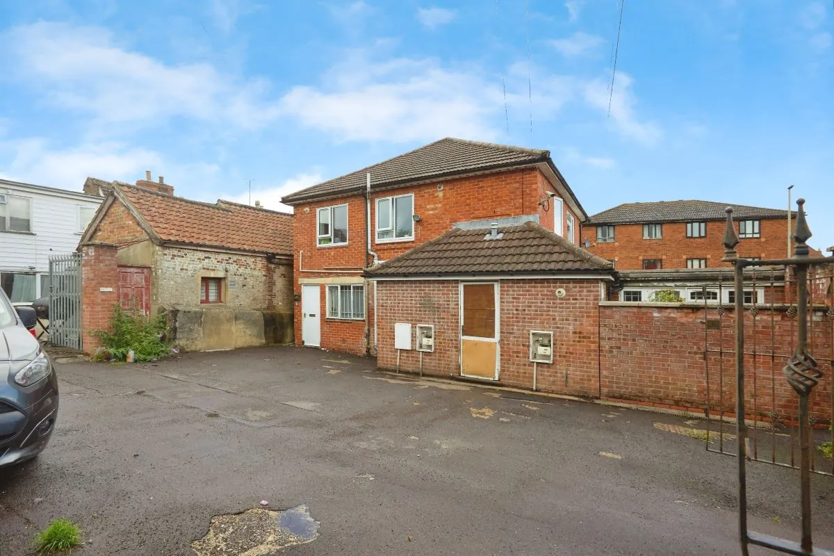 Warminster, Wiltshire, BA12 9BW - Online Auctions