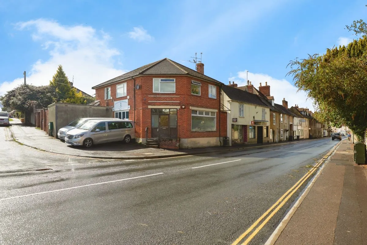 Warminster, Wiltshire, BA12 9BW - Online Auctions