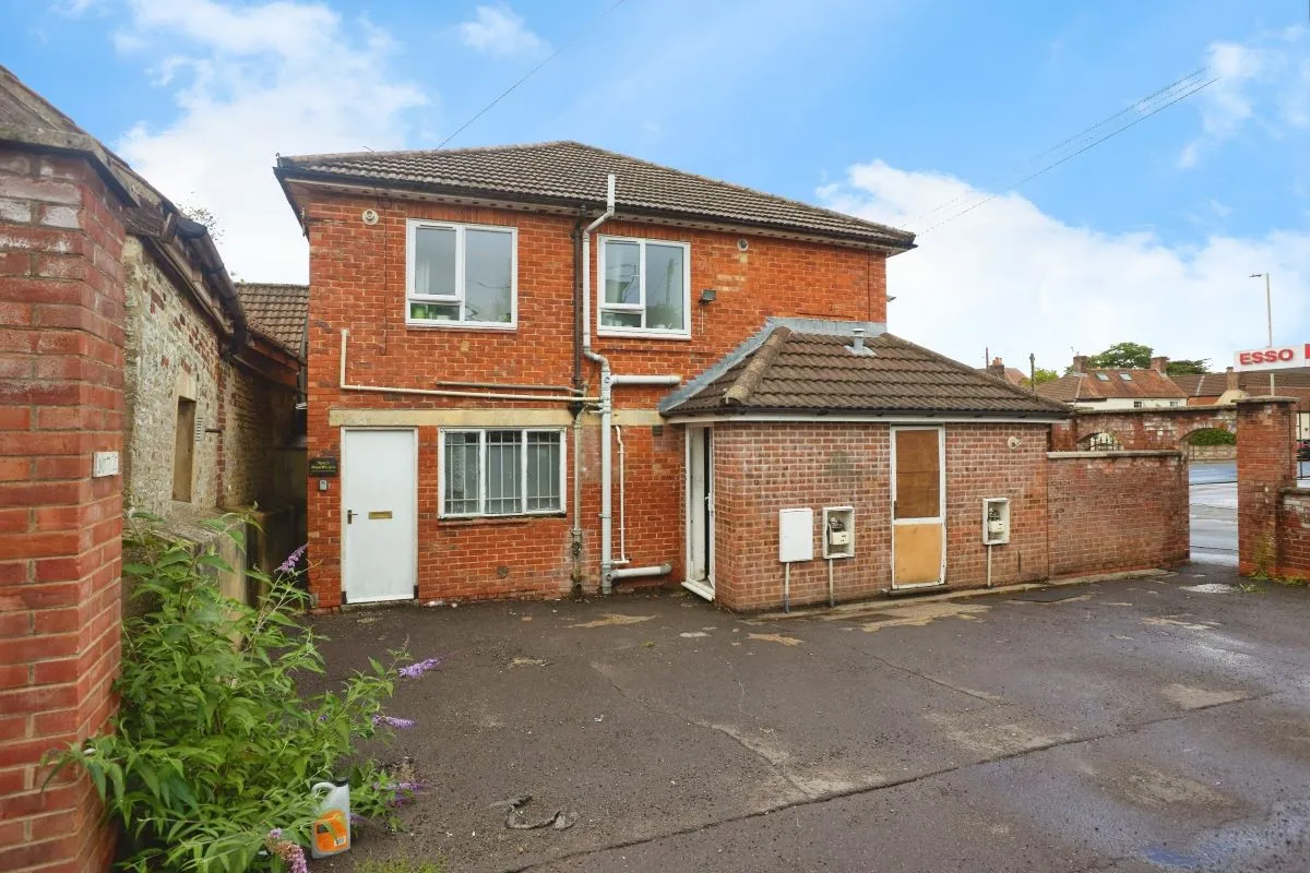 Warminster, Wiltshire, BA12 9BW - Online Auctions
