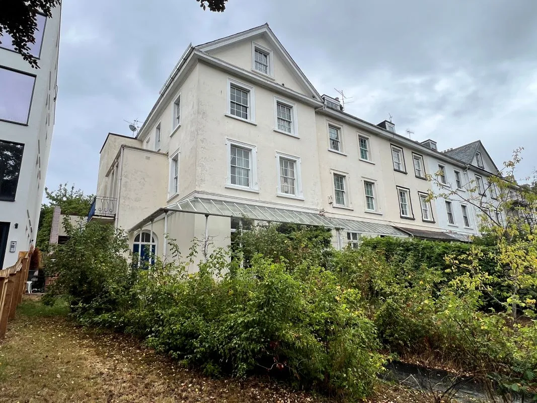 Exeter, Devon, EX4 4HF - Online Auctions