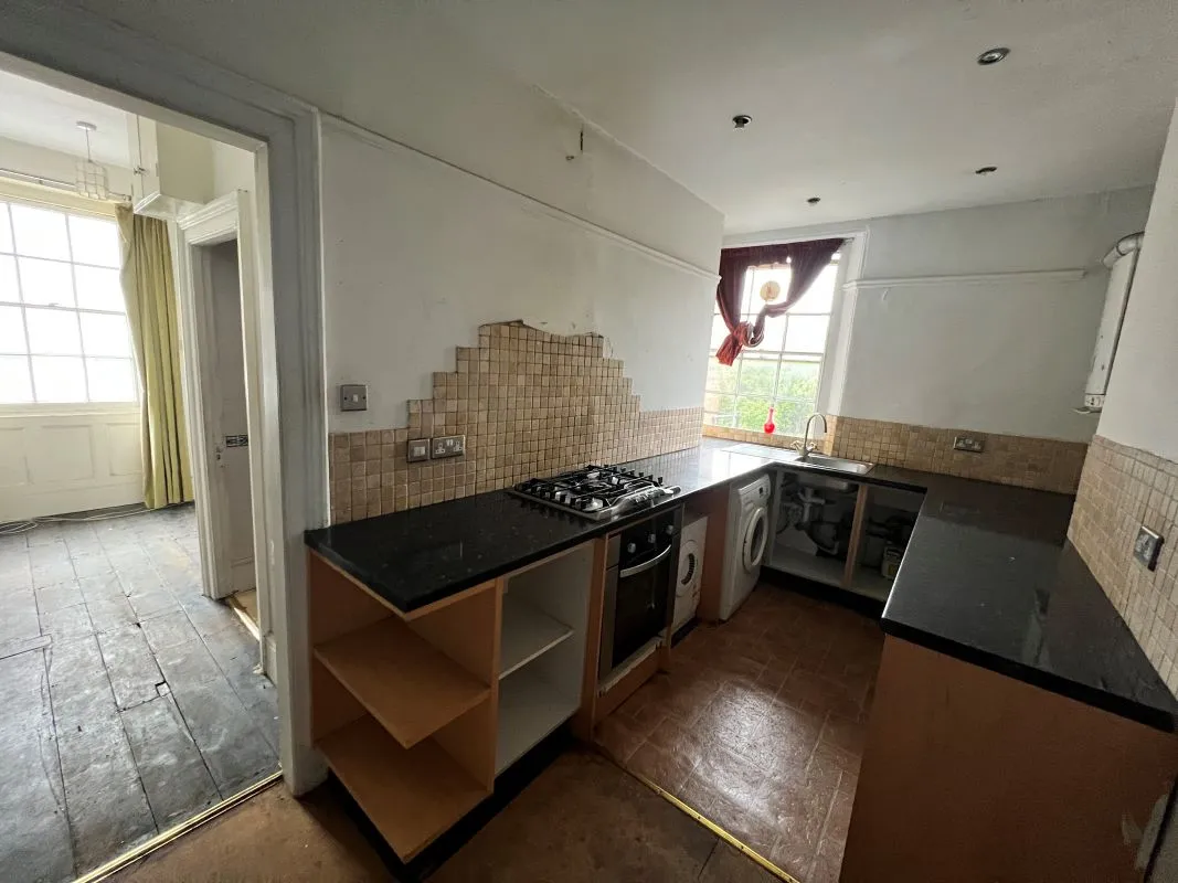 Exeter, Devon, EX4 4HF - Online Auctions