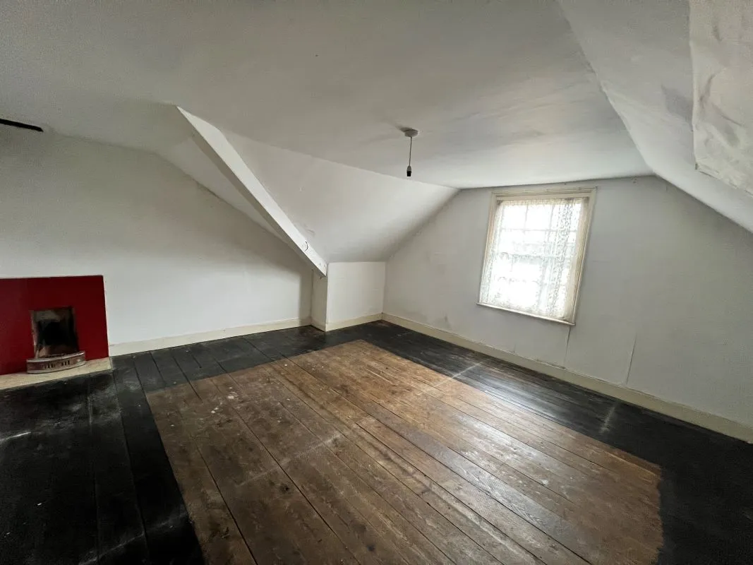 Exeter, Devon, EX4 4HF - Online Auctions