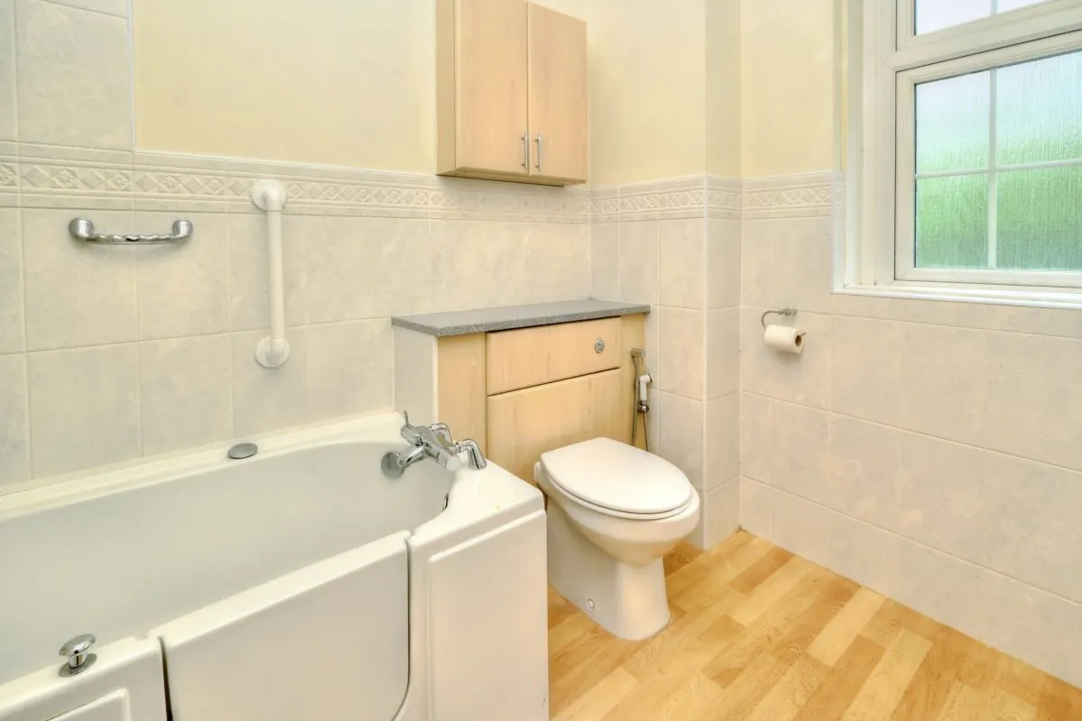 Bath Hill Court, Bournemouth, Dorset, BH1 2HS - Online Auctions