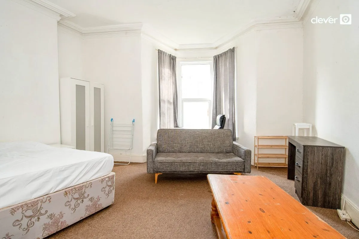 Mutley, Plymouth, Devon, PL4 7DN - Online Auctions