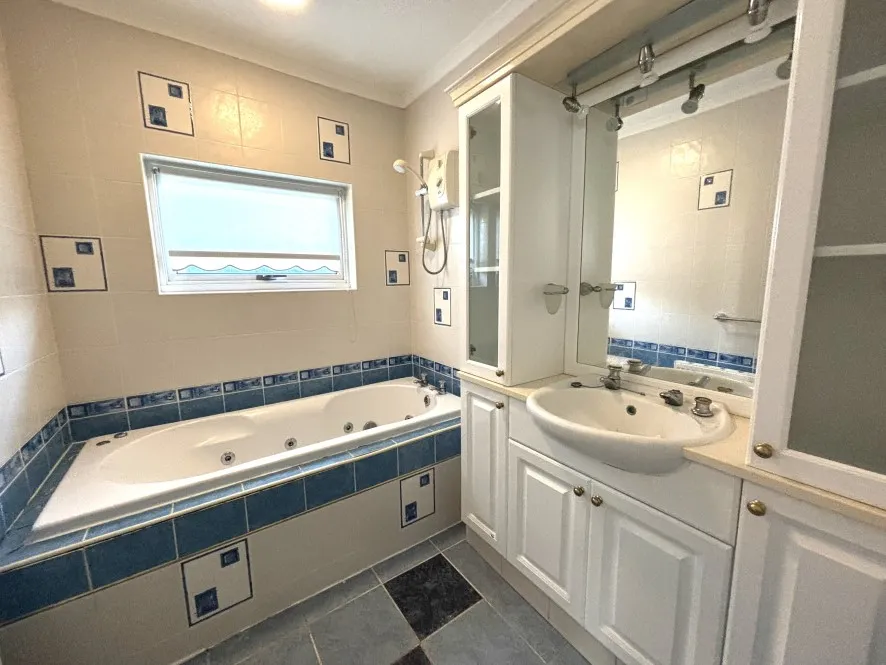 Property for Auction in South West - Charlton Lodge, Bay View Road, Looe, Cornwall PL13 1JP