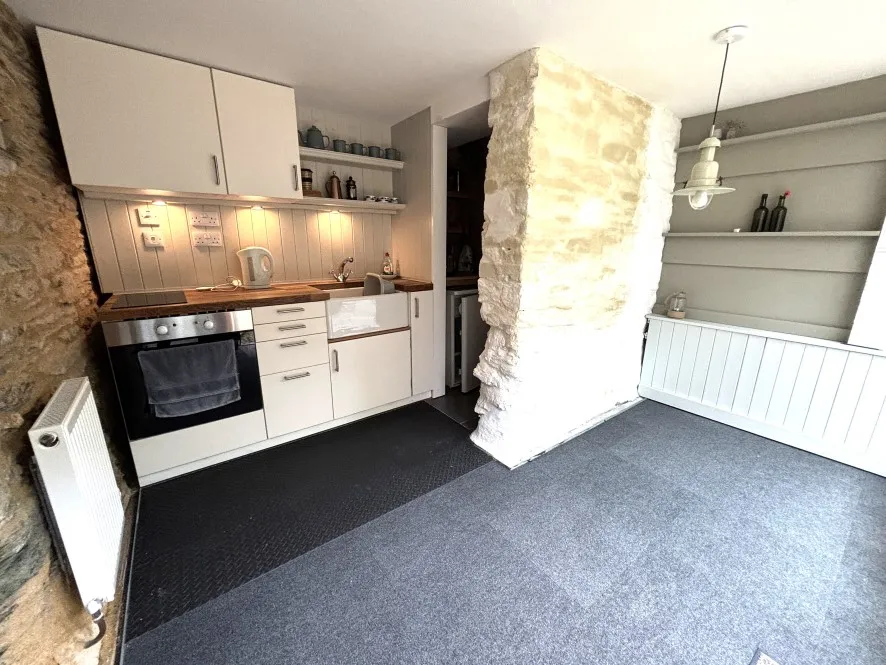 Property for Auction in South West - Basement Flat, 5 Trafalgar Square, Fowey, Cornwall PL23 1AZ