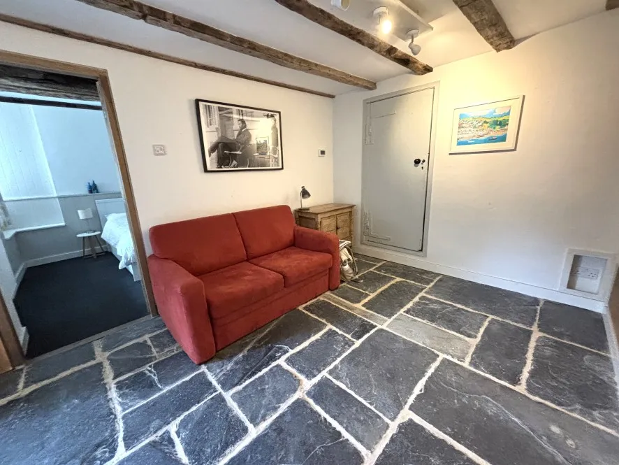 Property for Auction in South West - Basement Flat, 5 Trafalgar Square, Fowey, Cornwall PL23 1AZ