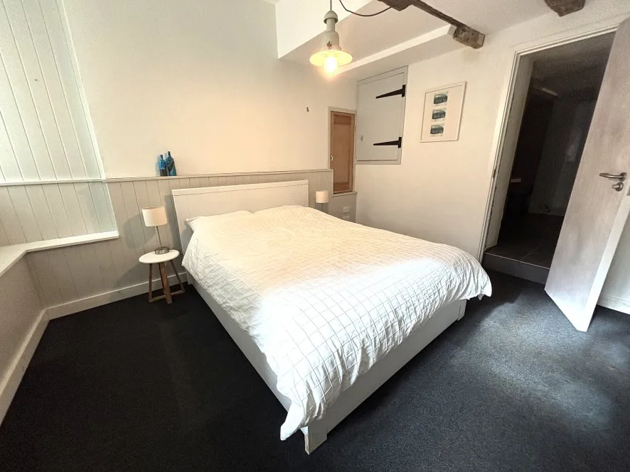 Property for Auction in South West - Basement Flat, 5 Trafalgar Square, Fowey, Cornwall PL23 1AZ