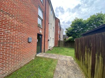 Property for Auction in South West - 44 Skippetts Gardens, Basingstoke, Hampshire RG21 3BY
