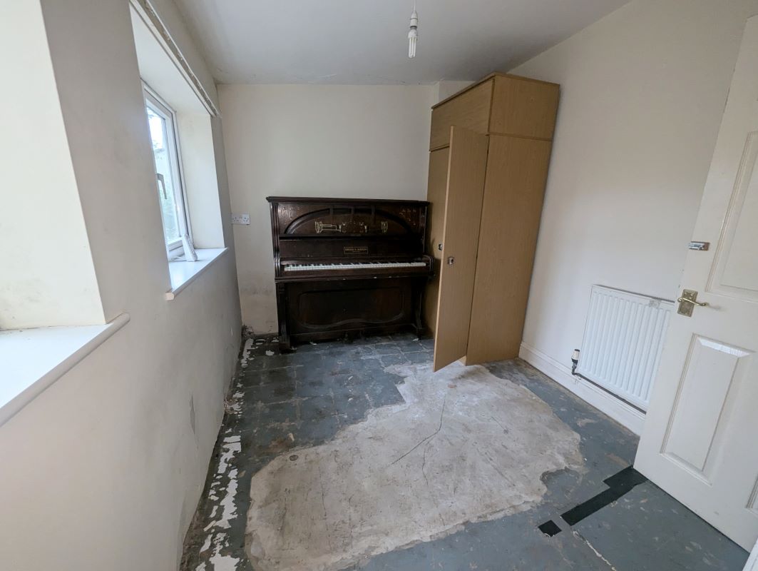 141 Staple Hill Road, Bristol, Avon, BS16 5AG - Online Auctions