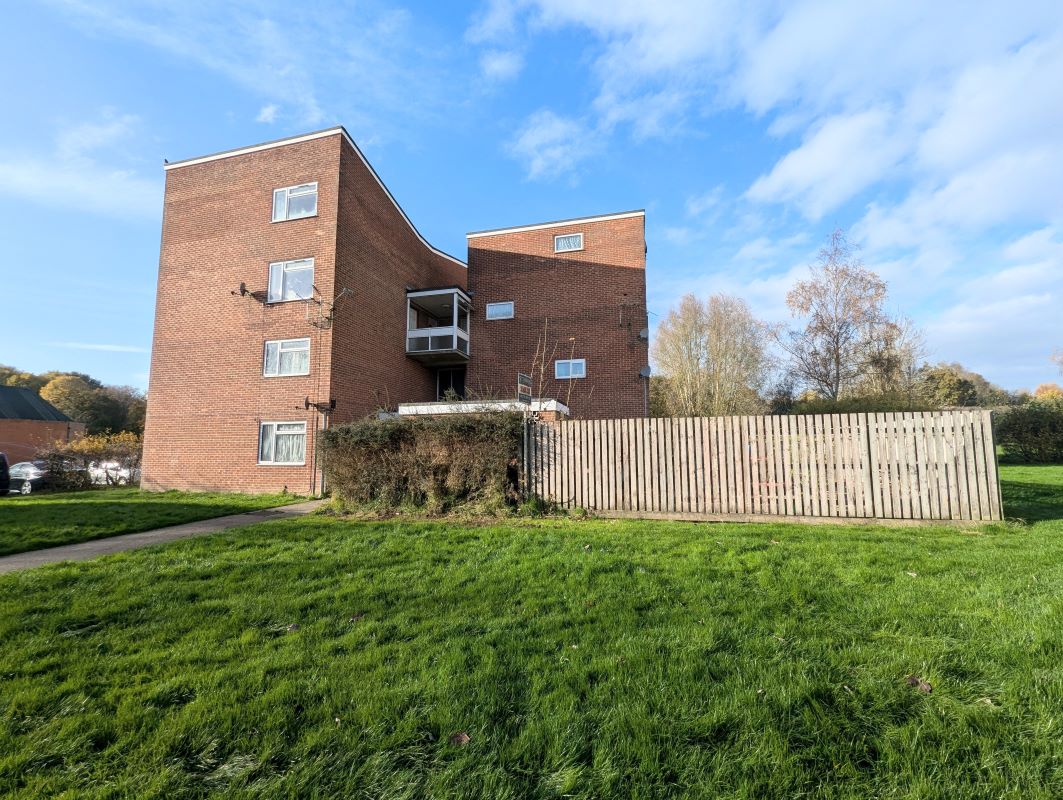 Swindon, Wiltshire, SN3 6PE - Online Auctions
