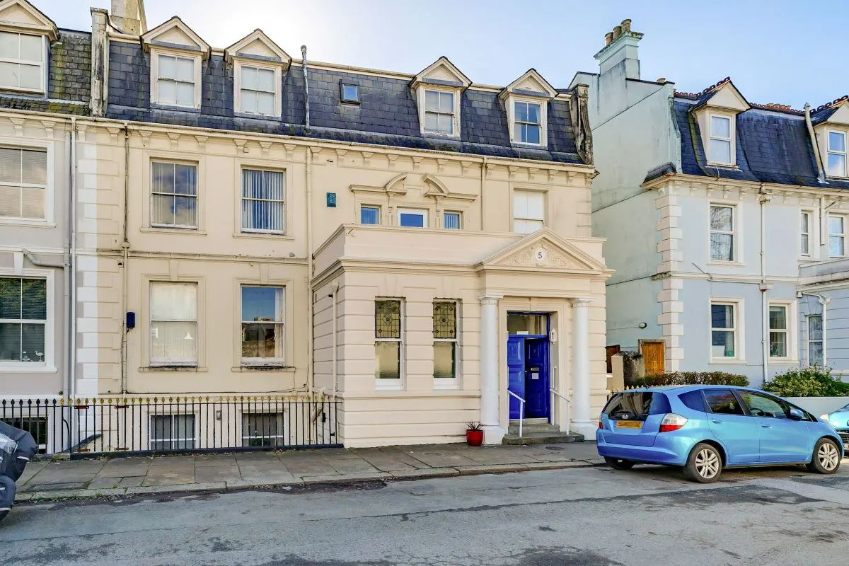 5 Nelson Gardens, Plymouth, Devon, PL1 5RH - Online Auctions