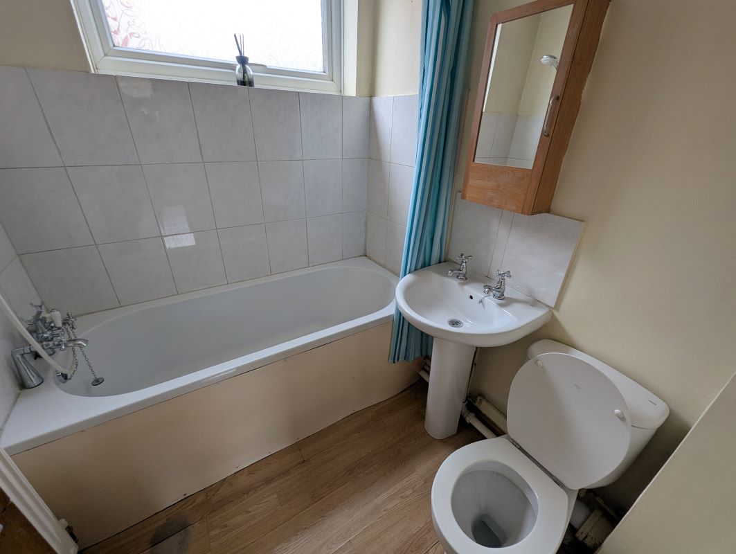 Cirencester, Gloucestershire, GL7 1HH - Online Auctions