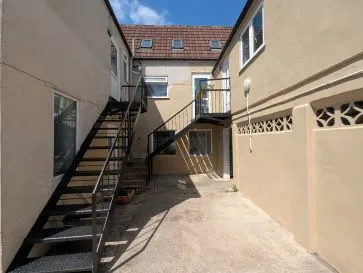 Property for Auction in South West - Flat 7, 21 The Causeway, Chippenham, Wiltshire SN15 3DB
