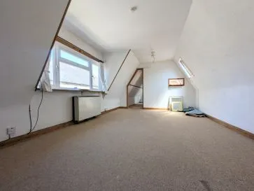Property for Auction in South West - Flat 7, 21 The Causeway, Chippenham, Wiltshire SN15 3DB