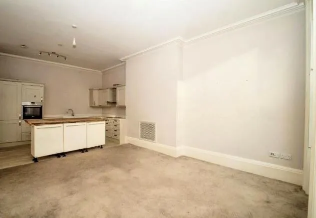 58 High West Street, Dorchester, Dorset, DT1 1UY - Online Auctions