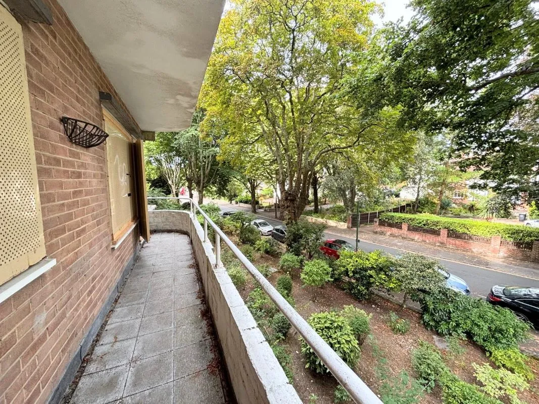 Crescent Court, Bournemouth, Dorset, BH2 5LA - Online Auctions