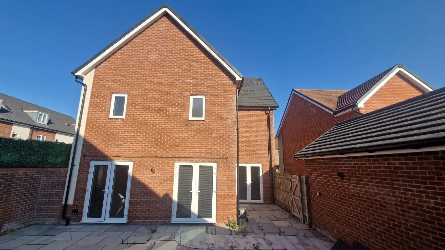 Basingstoke, Hampshire, RG23 7FY - Online Auctions