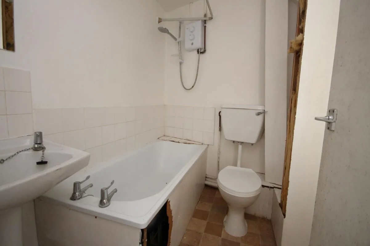 Beaminster, Dorset, DT8 3DZ - Online Auctions