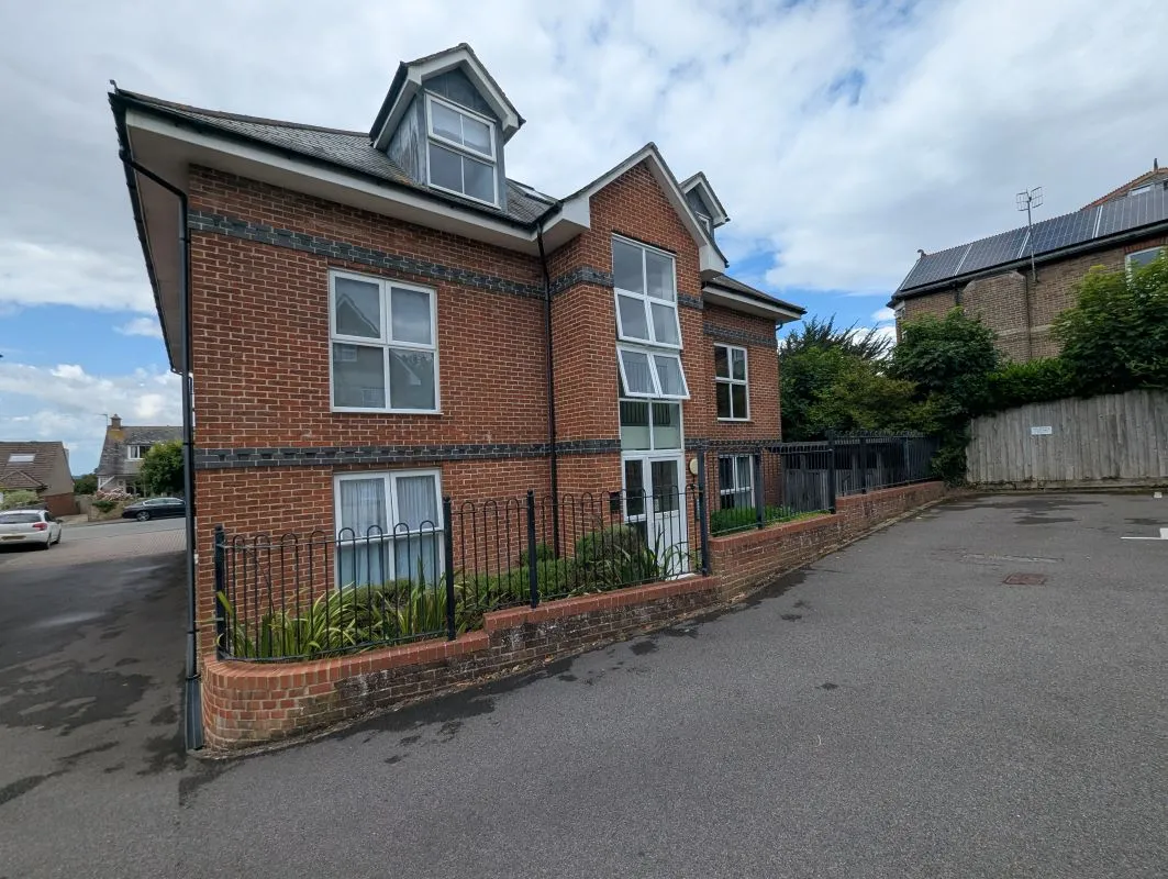 644 Dorchester Road, Weymouth, Dorset, DT3 5FL - Online Auctions
