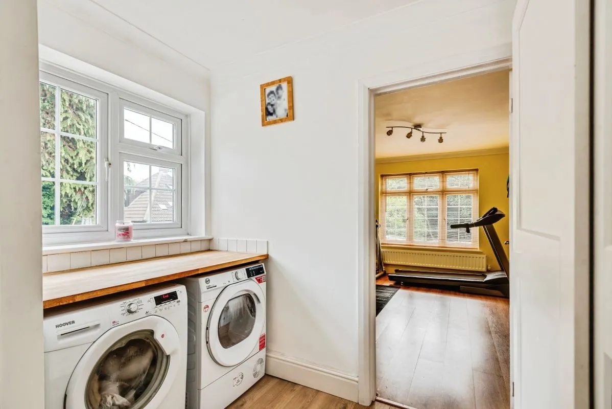 Bishops Green, Newbury, Berkshire, RG20 4HS - Online Auctions