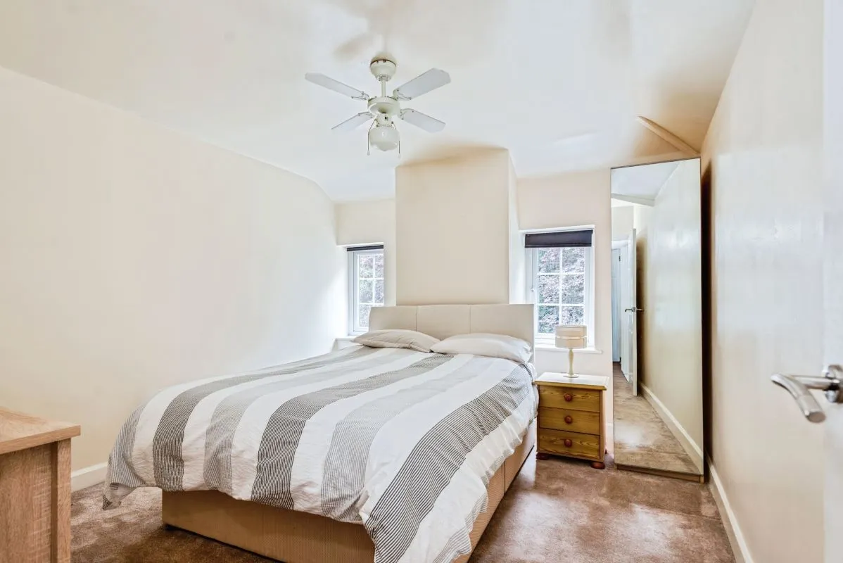 Bishops Green, Newbury, Berkshire, RG20 4HS - Online Auctions