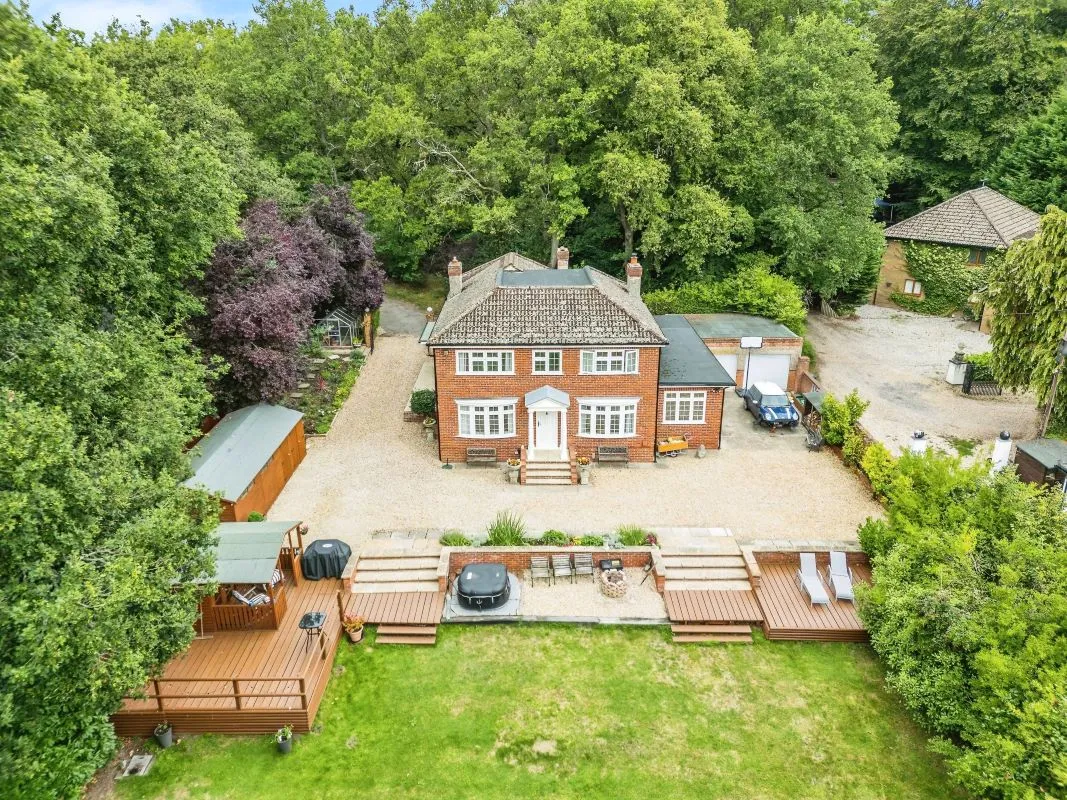 Bishops Green, Newbury, Berkshire, RG20 4HS - Online Auctions