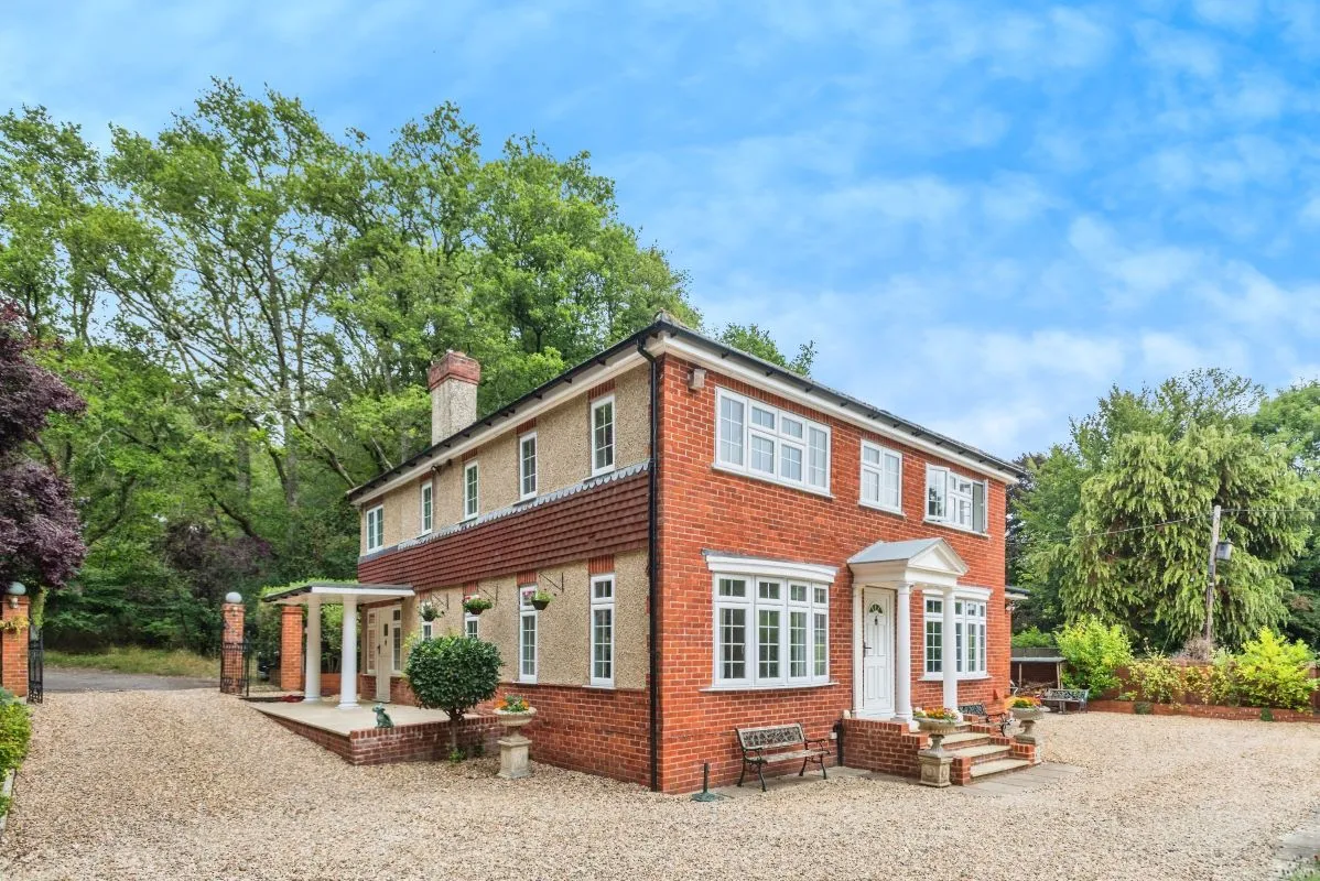Bishops Green, Newbury, Berkshire, RG20 4HS - Online Auctions