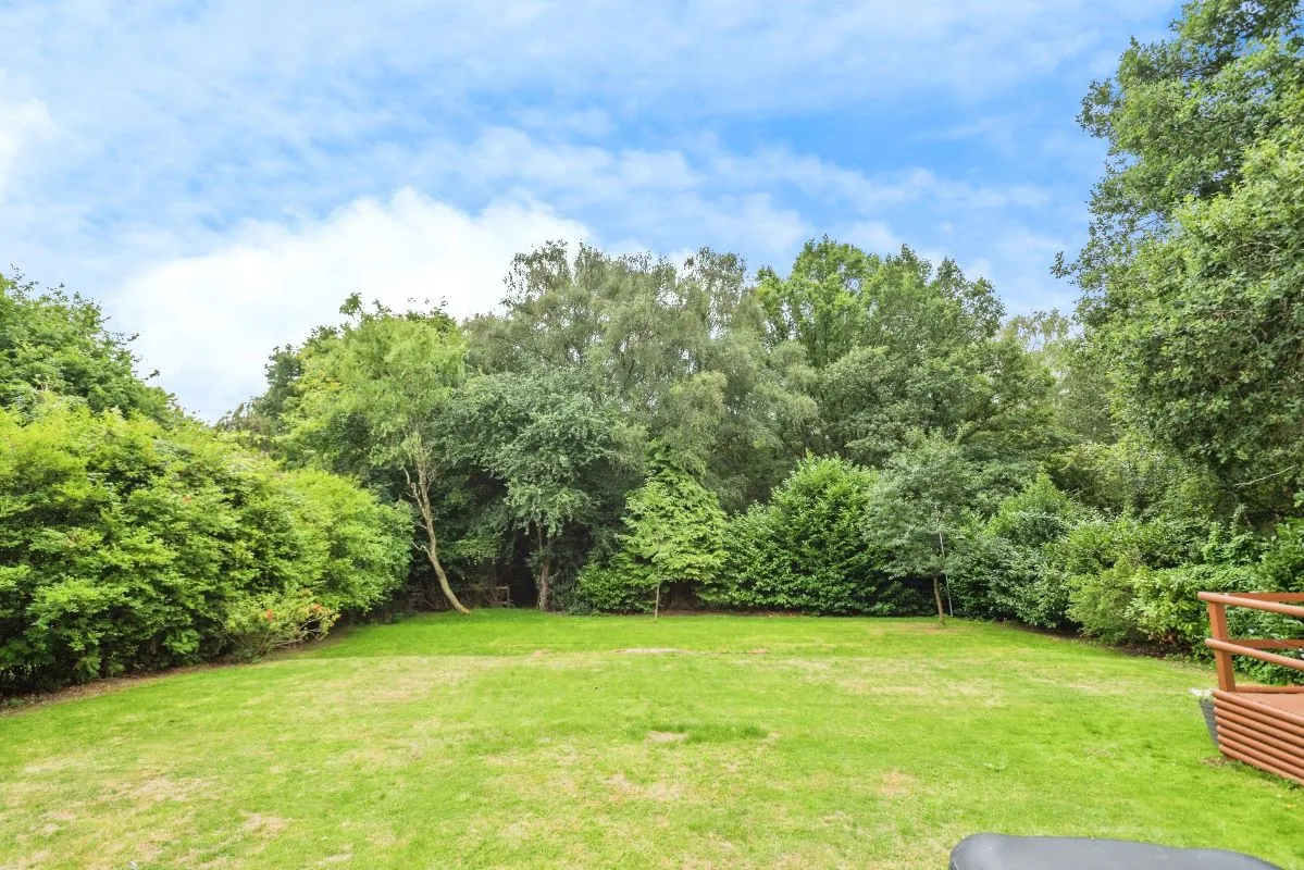 Bishops Green, Newbury, Berkshire, RG20 4HS - Online Auctions