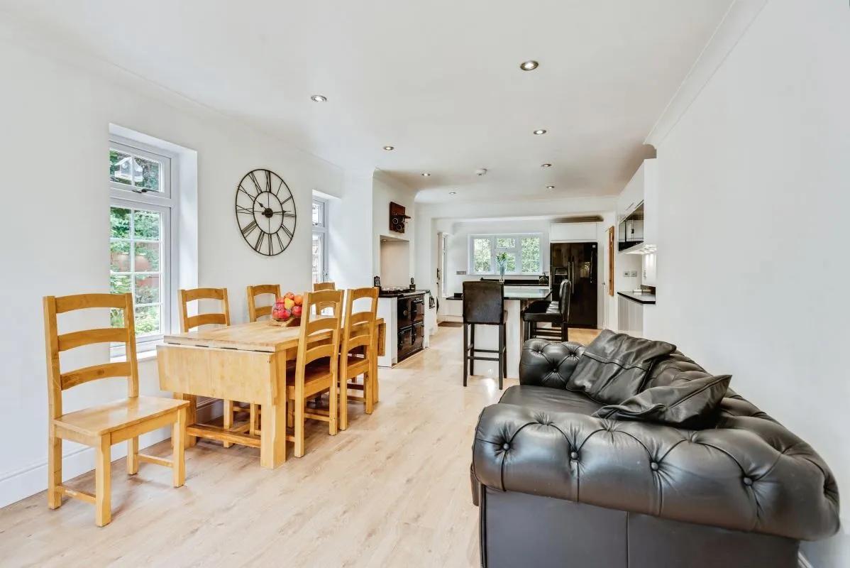 Bishops Green, Newbury, Berkshire, RG20 4HS - Online Auctions