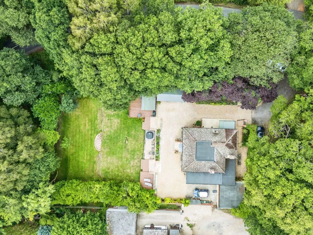 Bishops Green, Newbury, Berkshire, RG20 4HS - Online Auctions