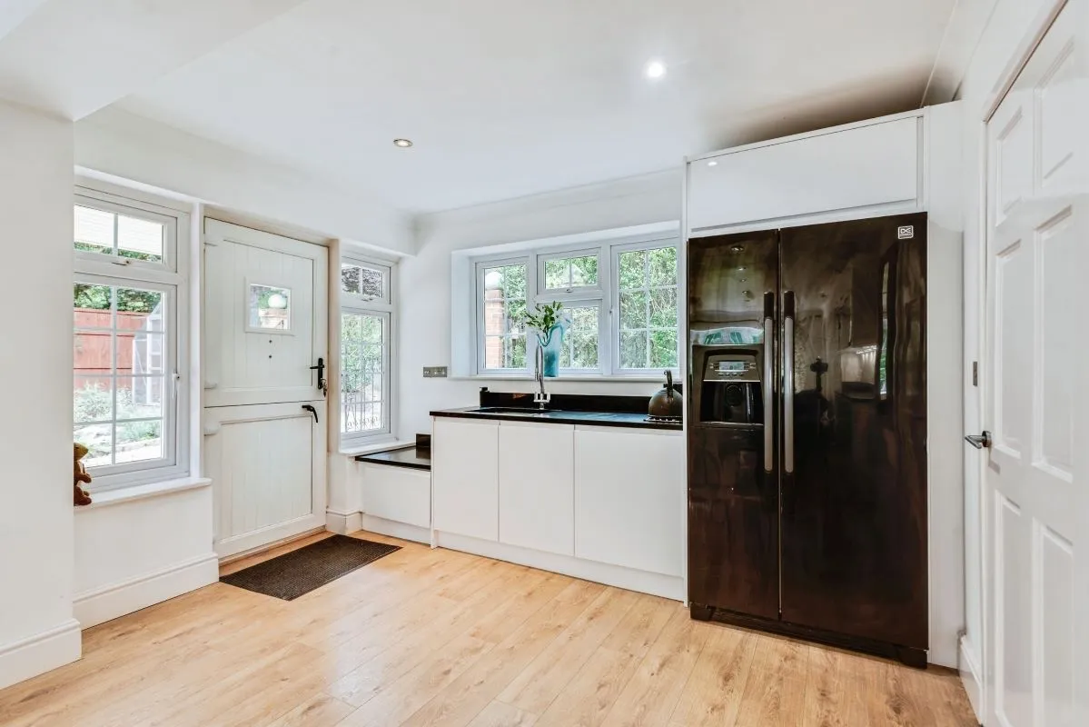 Bishops Green, Newbury, Berkshire, RG20 4HS - Online Auctions