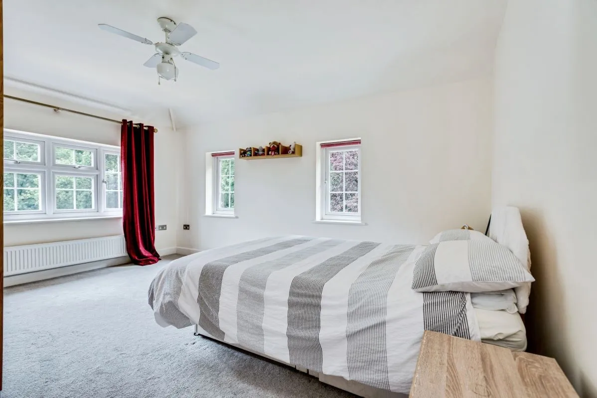 Bishops Green, Newbury, Berkshire, RG20 4HS - Online Auctions