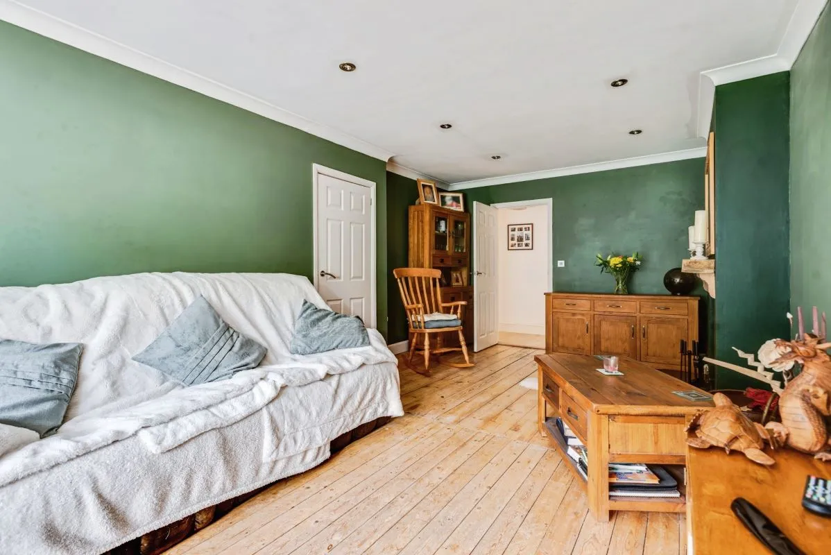 Bishops Green, Newbury, Berkshire, RG20 4HS - Online Auctions