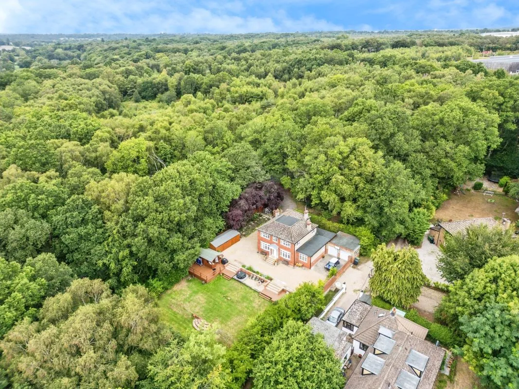 Bishops Green, Newbury, Berkshire, RG20 4HS - Online Auctions