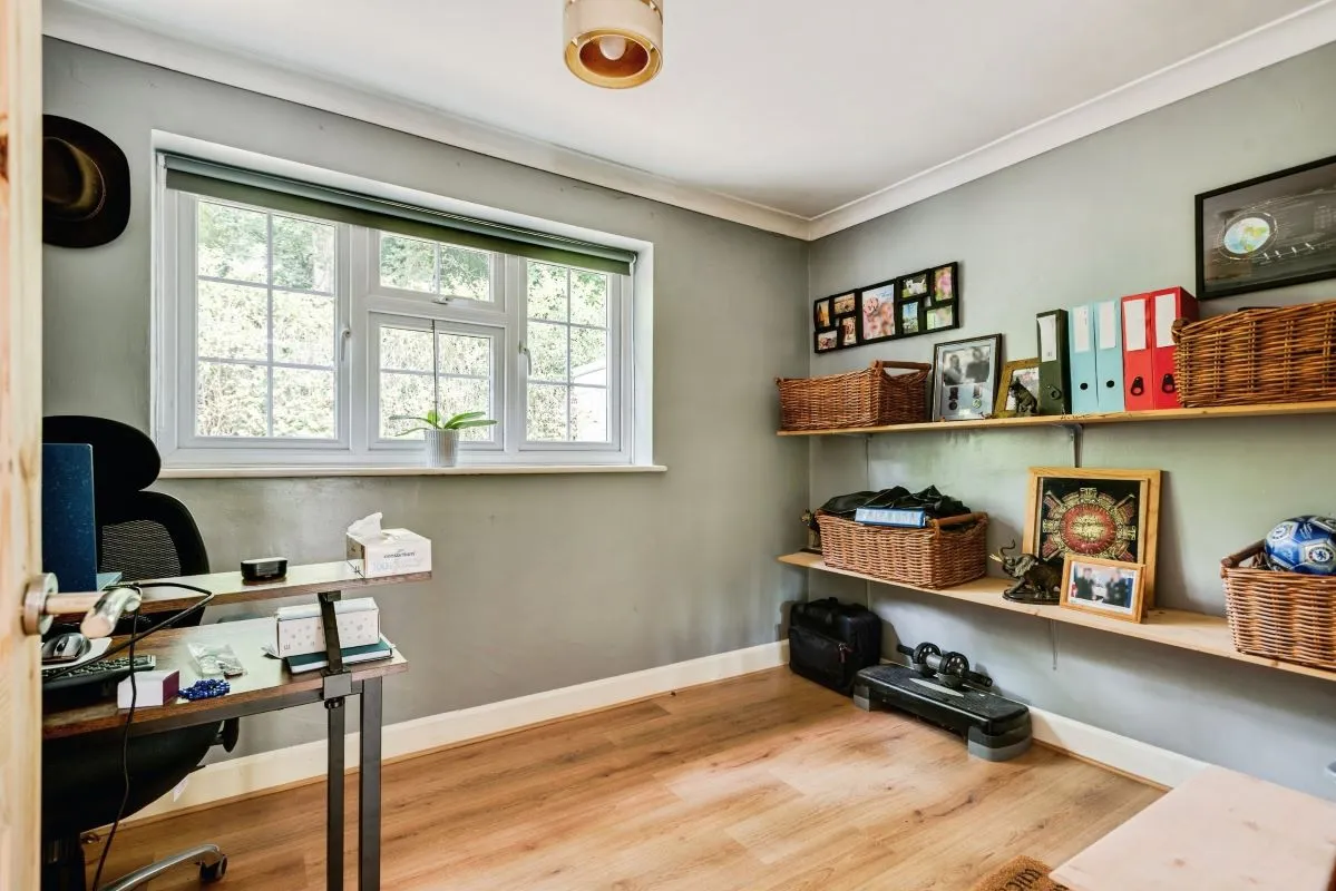 Bishops Green, Newbury, Berkshire, RG20 4HS - Online Auctions