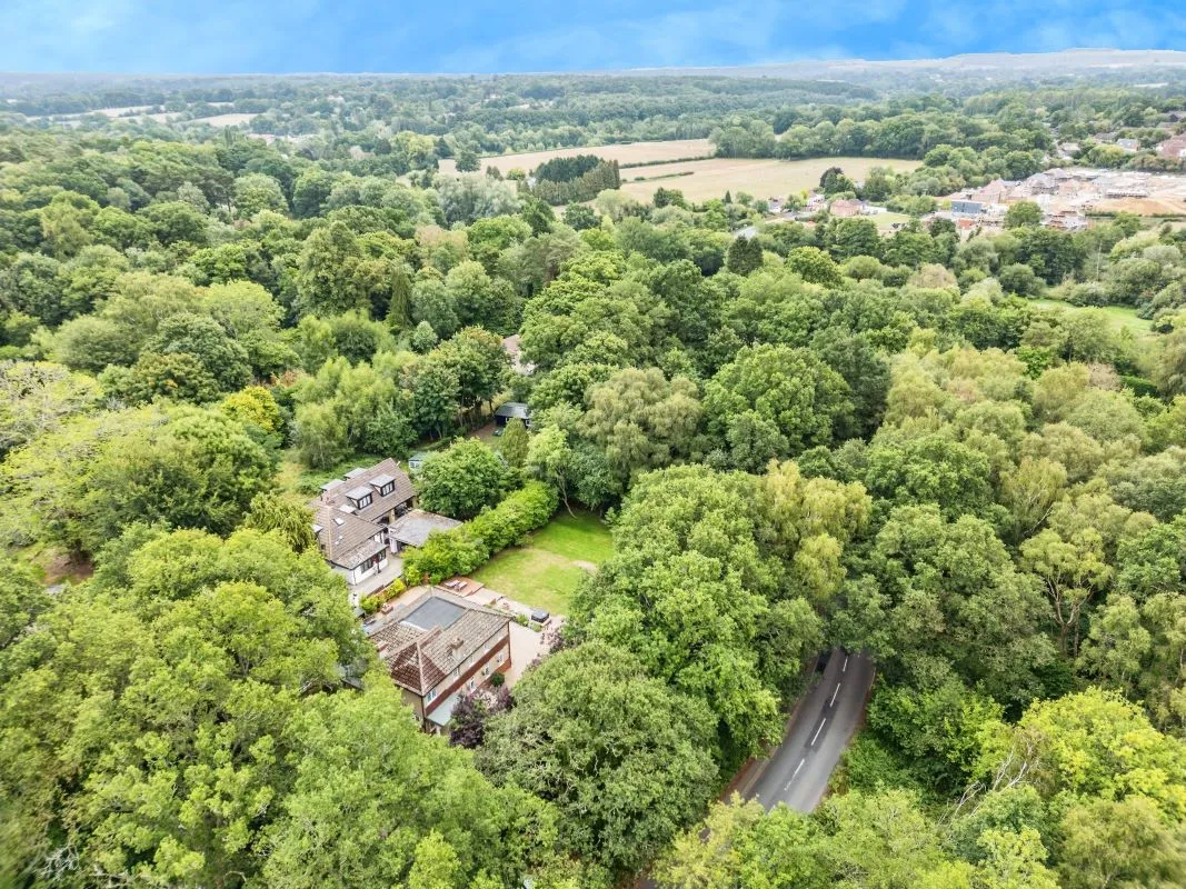 Bishops Green, Newbury, Berkshire, RG20 4HS - Online Auctions