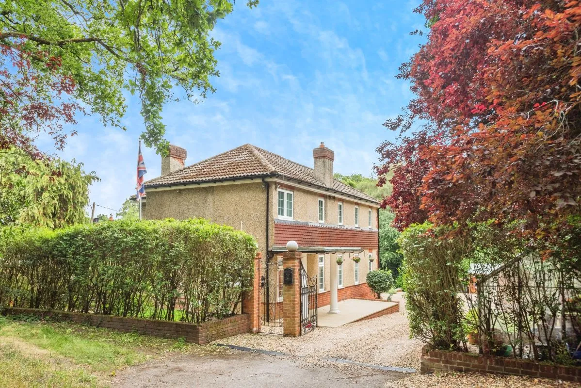 Bishops Green, Newbury, Berkshire, RG20 4HS - Online Auctions