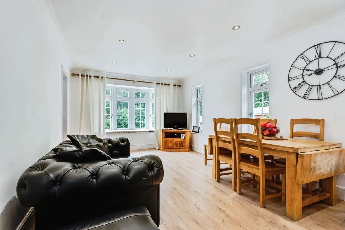Bishops Green, Newbury, Berkshire, RG20 4HS - Online Auctions