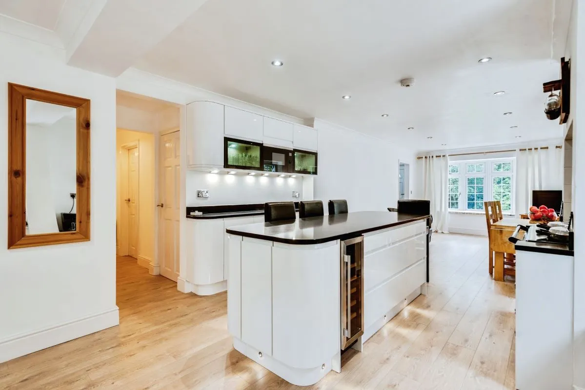 Bishops Green, Newbury, Berkshire, RG20 4HS - Online Auctions