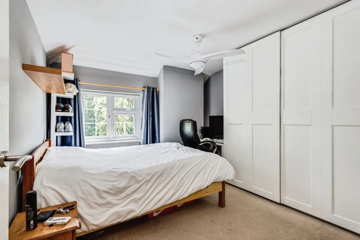 Bishops Green, Newbury, Berkshire, RG20 4HS - Online Auctions